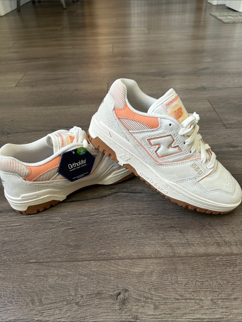 New Balance Women’s Cream & Peach Low-Top Sneakers size 8